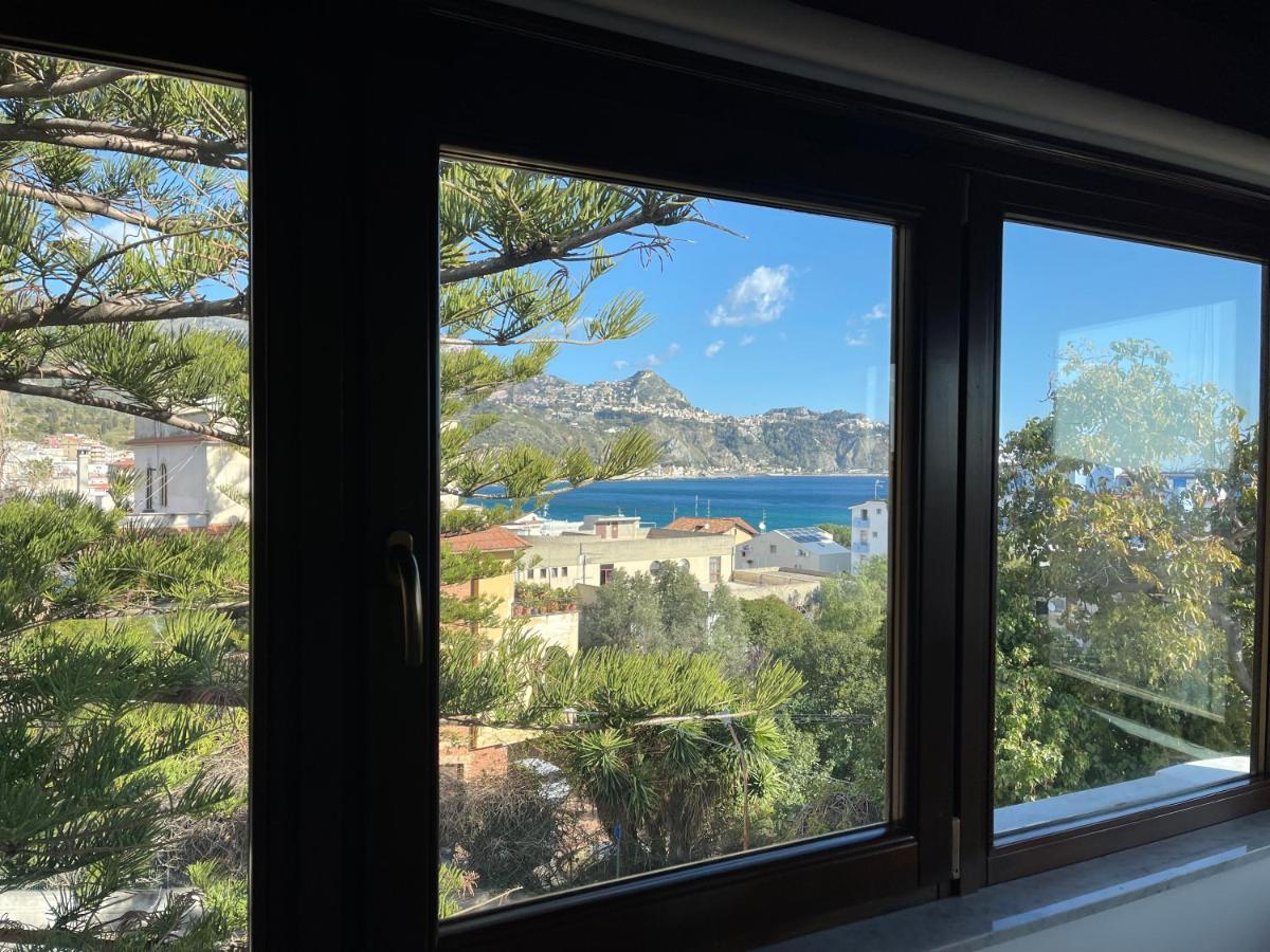 John Sea Suites Giardini Naxos Ngoại thất bức ảnh