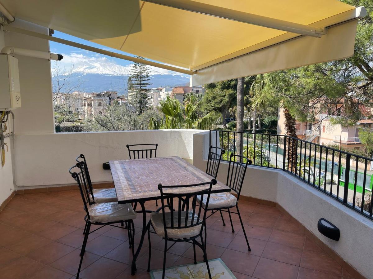 John Sea Suites Giardini Naxos Ngoại thất bức ảnh