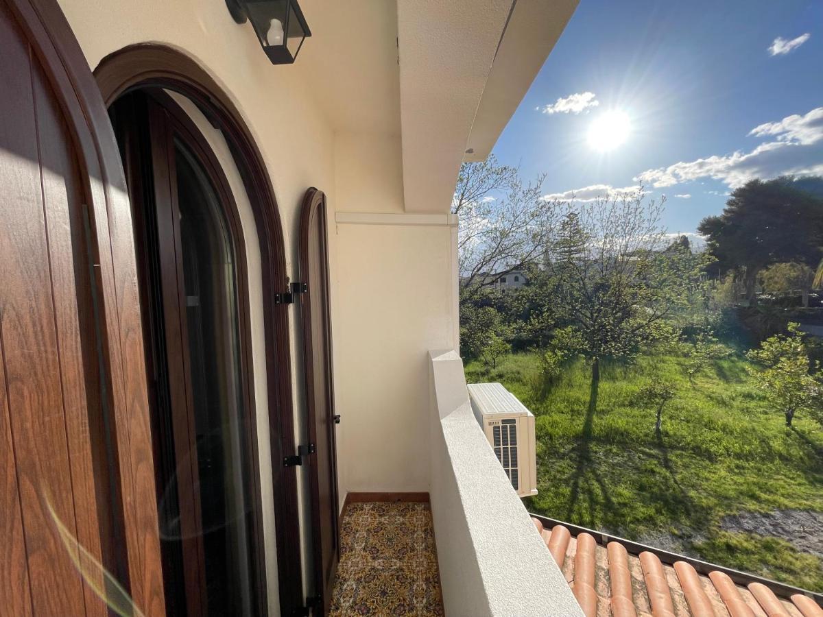 John Sea Suites Giardini Naxos Ngoại thất bức ảnh