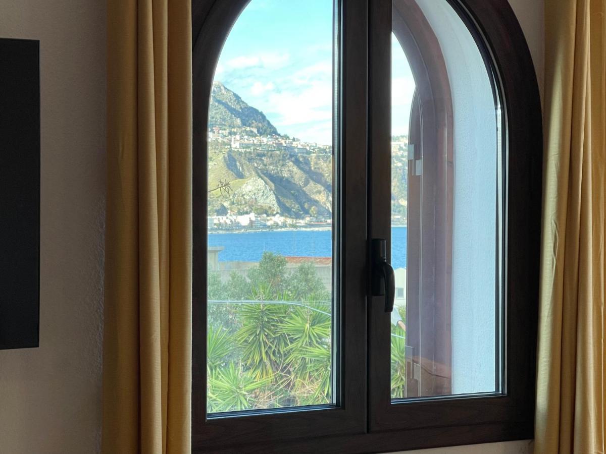 John Sea Suites Giardini Naxos Ngoại thất bức ảnh