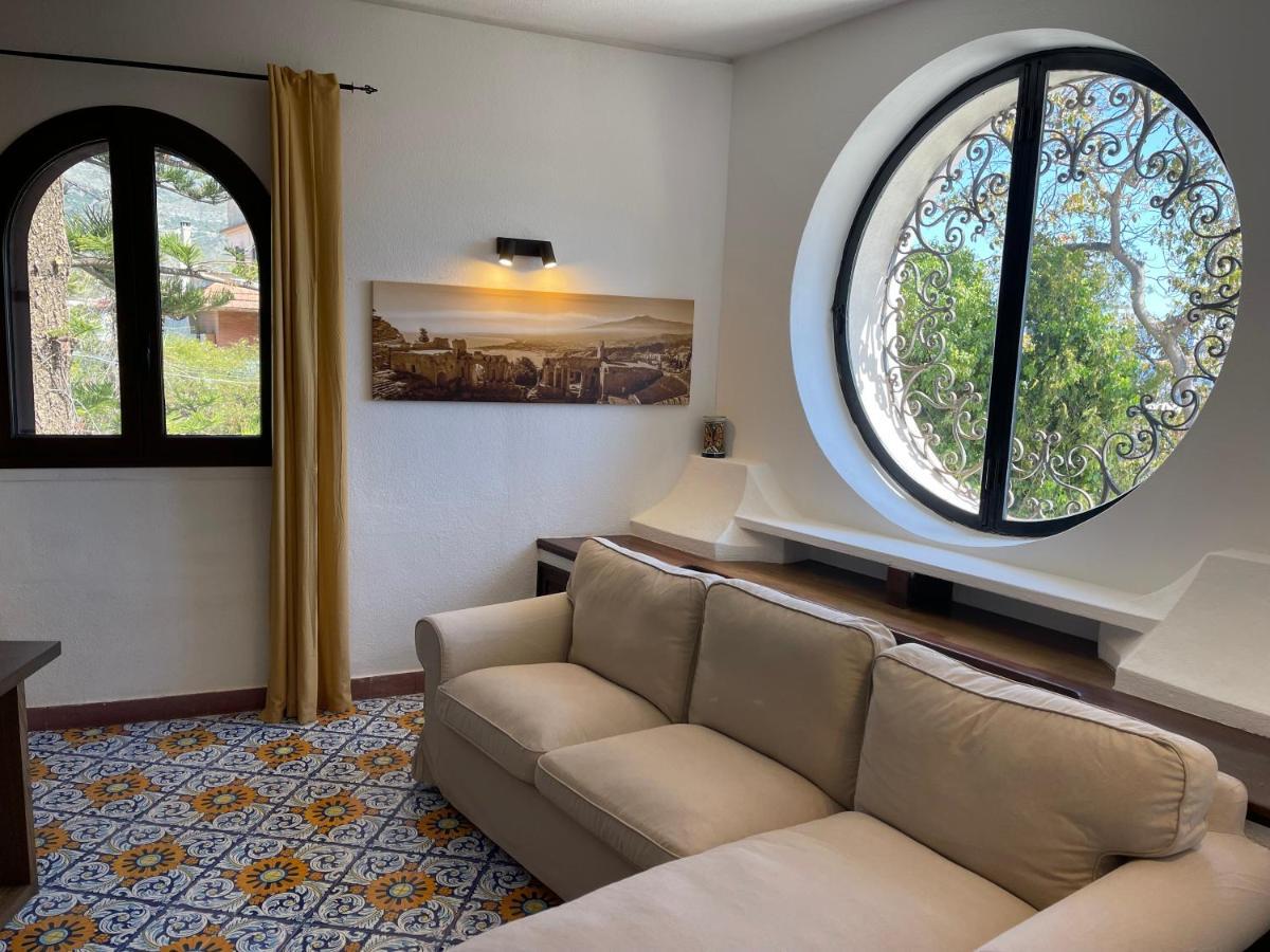 John Sea Suites Giardini Naxos Ngoại thất bức ảnh