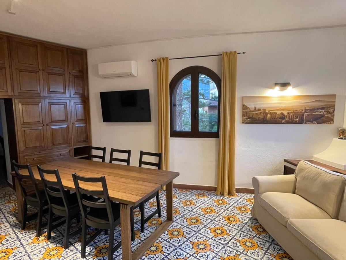 John Sea Suites Giardini Naxos Ngoại thất bức ảnh