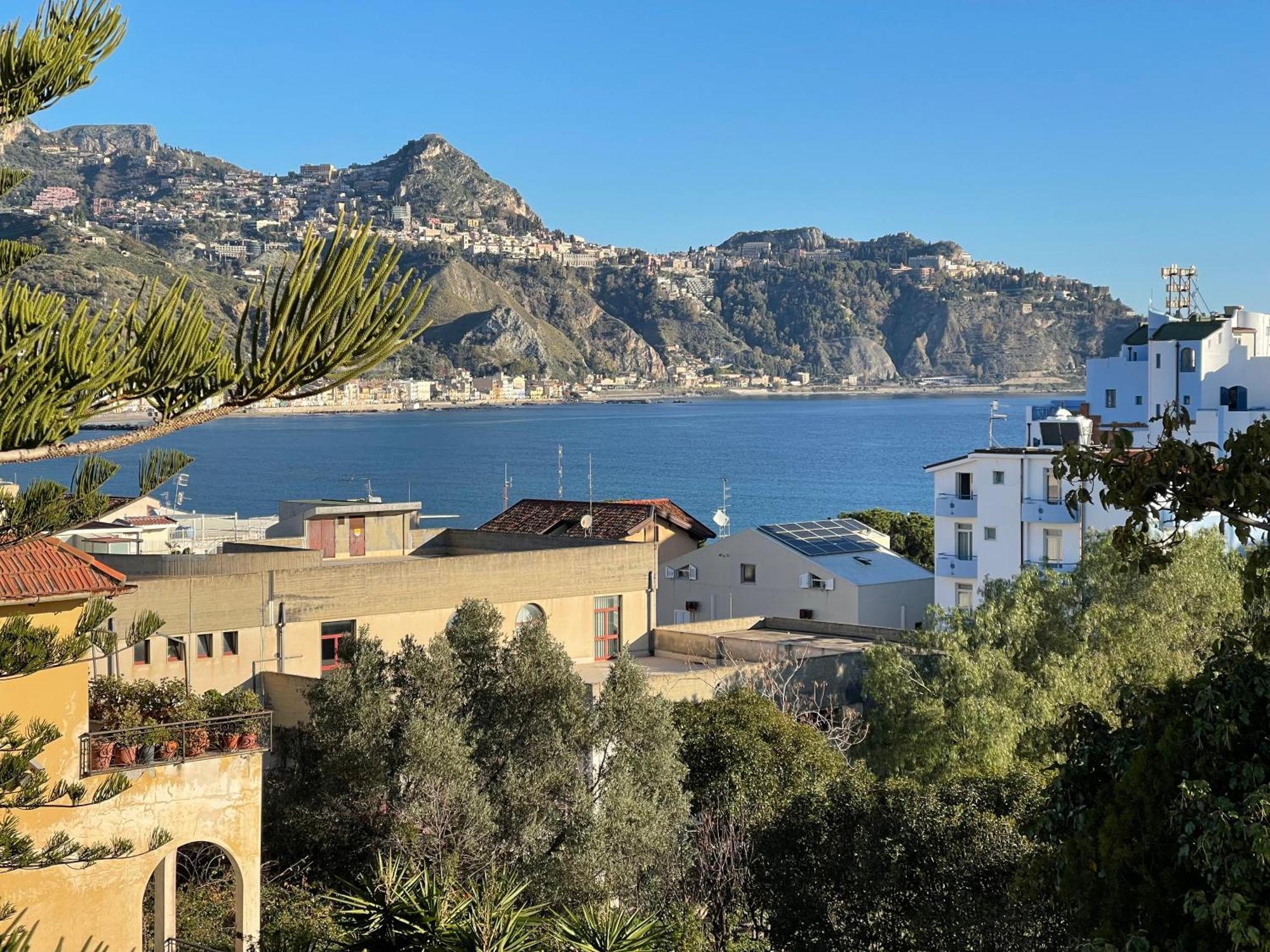 John Sea Suites Giardini Naxos Ngoại thất bức ảnh