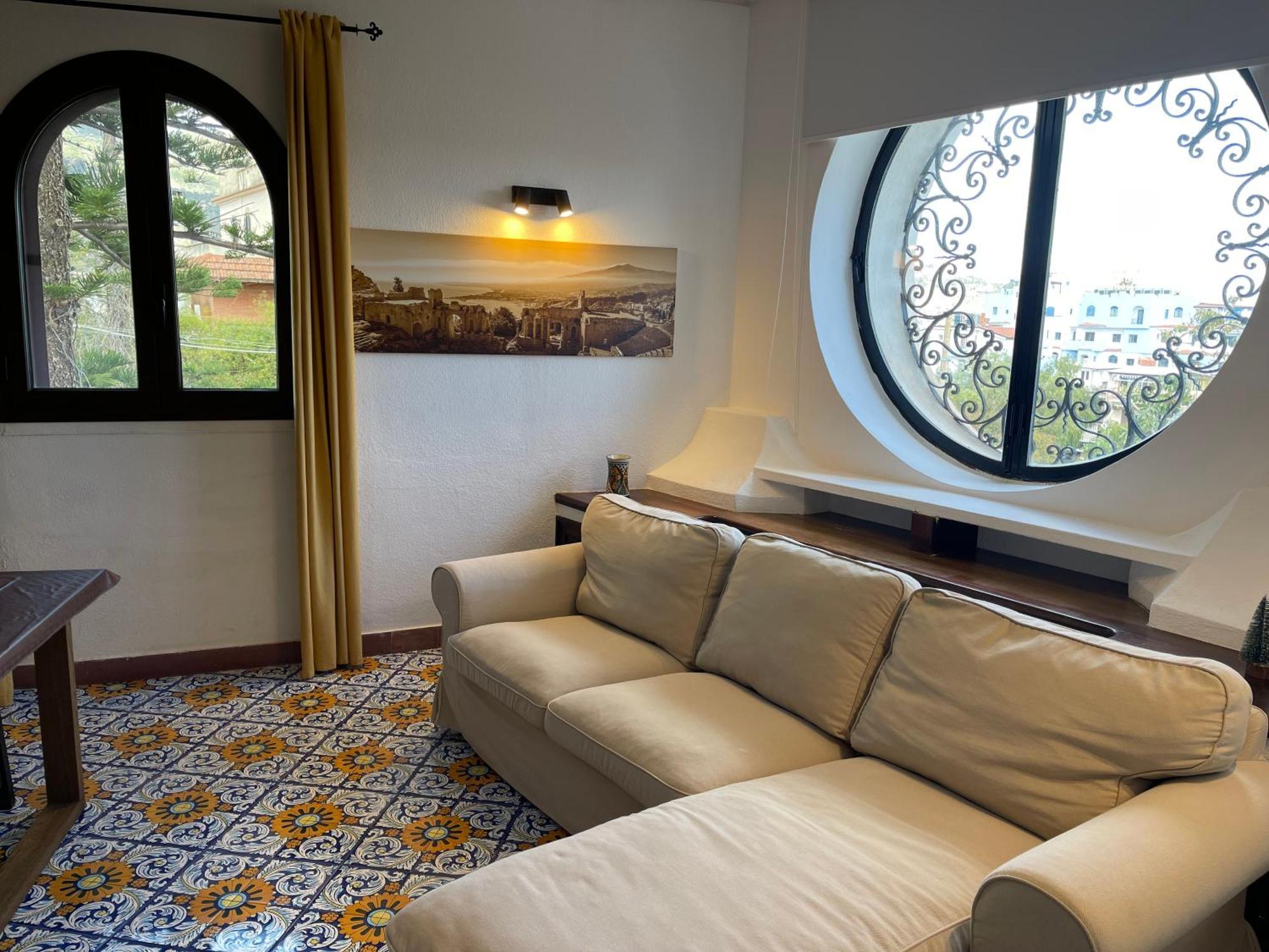 John Sea Suites Giardini Naxos Ngoại thất bức ảnh