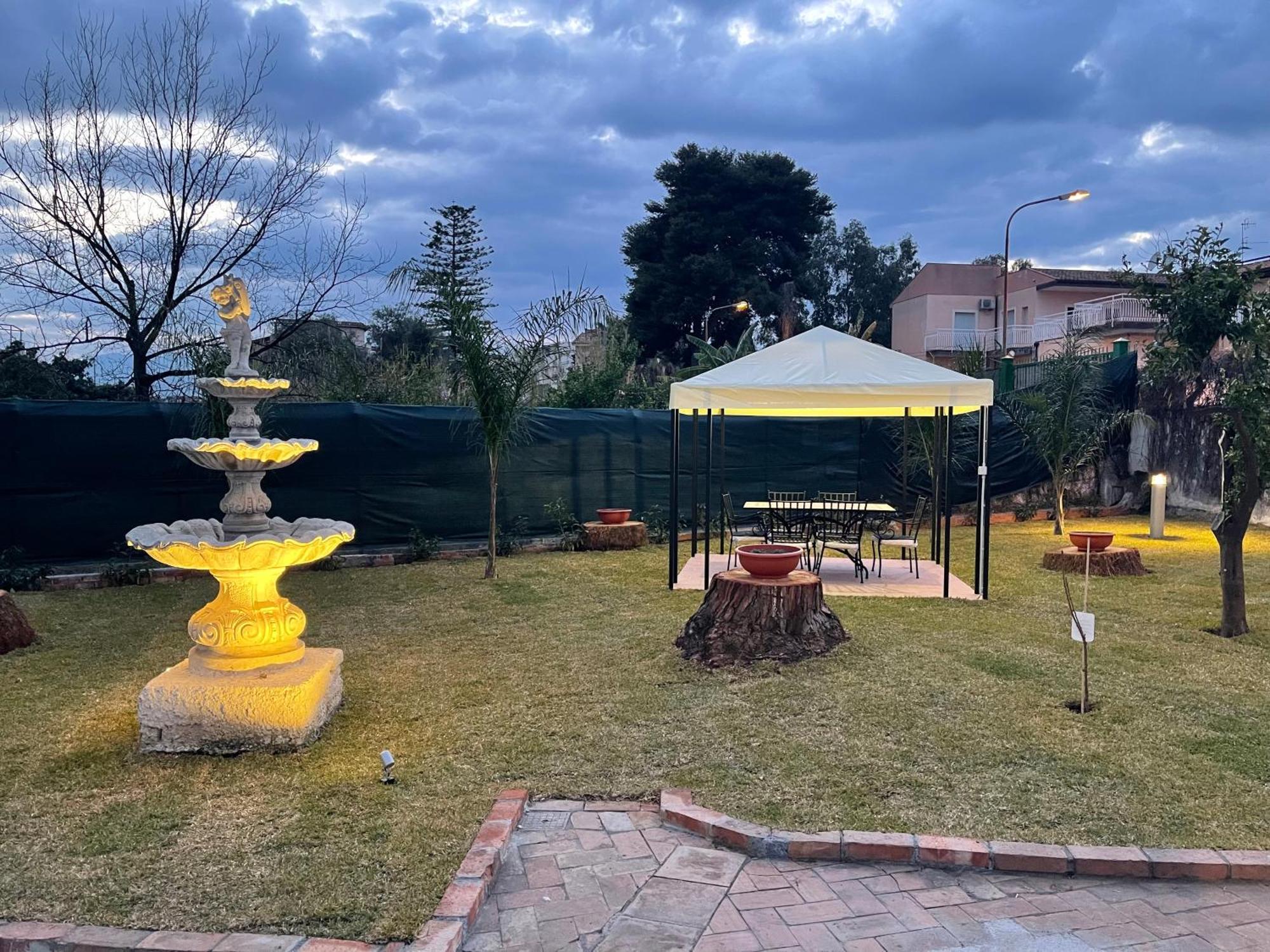 John Sea Suites Giardini Naxos Ngoại thất bức ảnh
