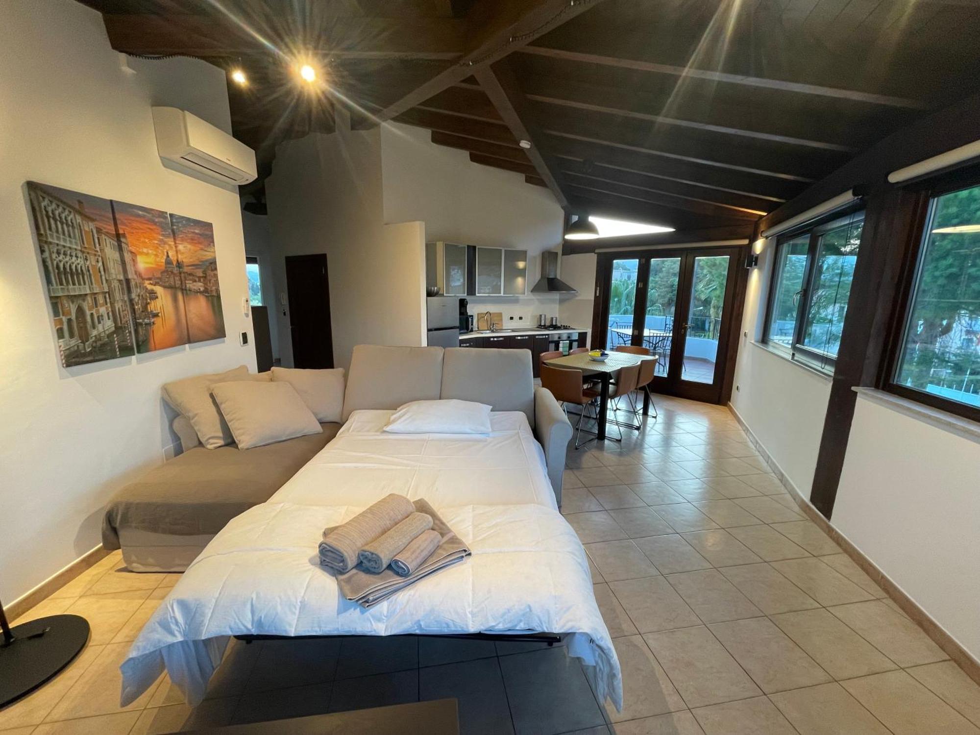 John Sea Suites Giardini Naxos Ngoại thất bức ảnh